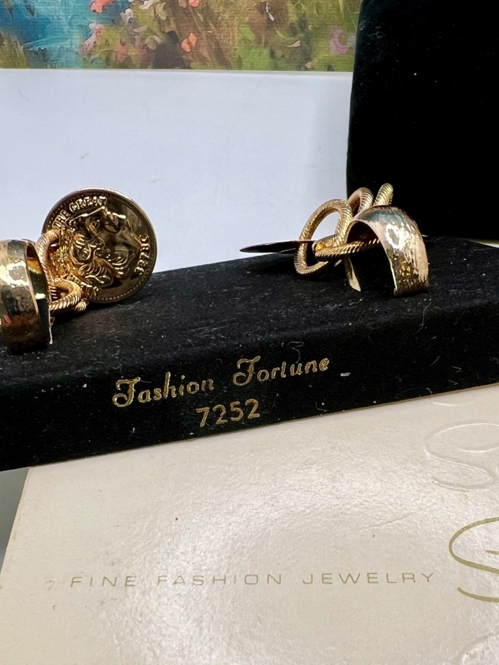 Sarah Coventry Fashion Fortune Coin CLIP Earrings 7252 1969 - Picture 4 of 5
